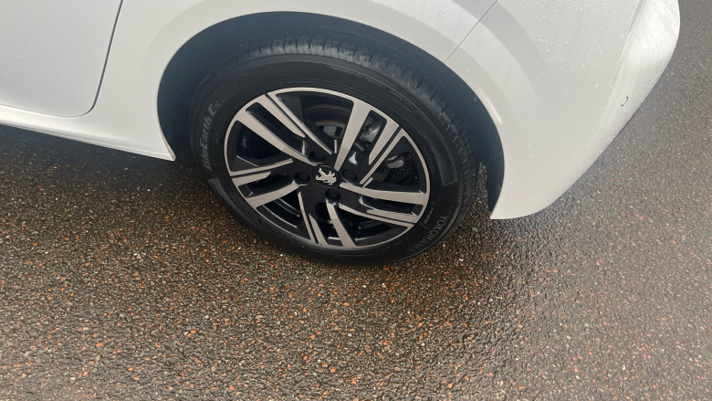 Peugeot 208 1.2 PureTech 100 Allure Premium + 5dr Petrol Hatchback